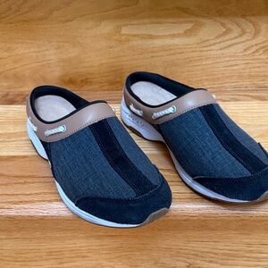 EASY SPIRIT Denim Suede Leather Mules Women's Size 9 M Blue Tan Travelport‎ 19
